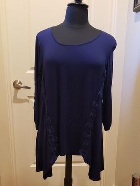 Women's Navy Long-Sleeve Tunic with Hankerchief Hem And Side Lace Trim